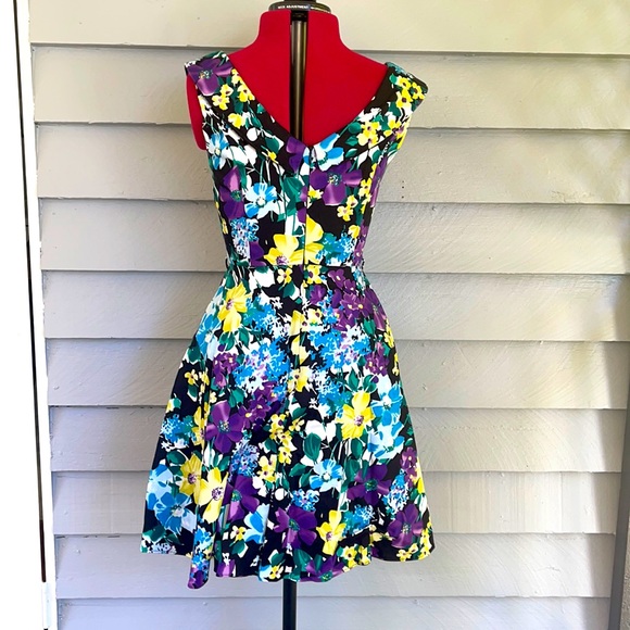 (Sold Elsewhere) REVIEW: Floral summer skater dress - Picture 3 of 4